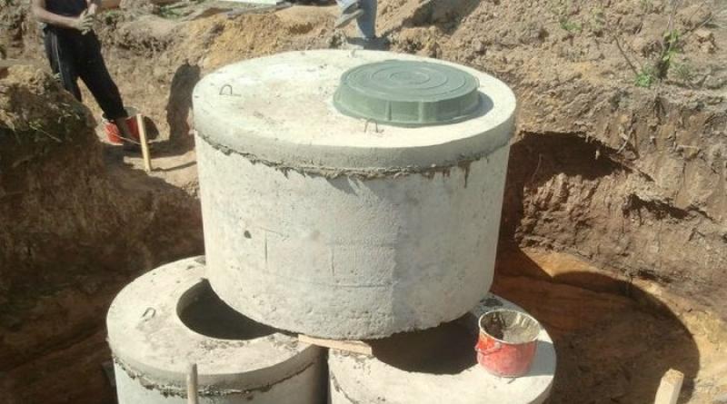 Concrete rings for creating a septic tank